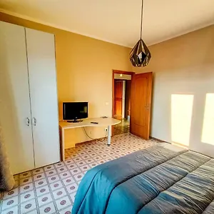Malù , Fiumicino Italia